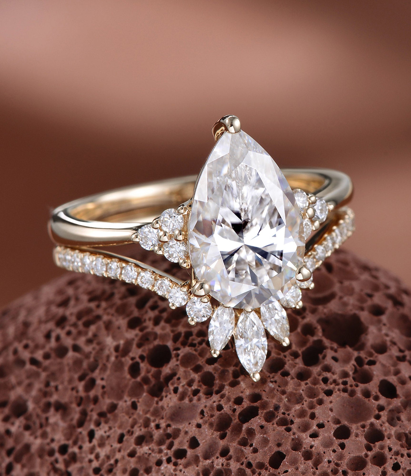 1.5ct Signature Pear Vintage Moissanite Engagement Ring Set 2pcs - Celestia