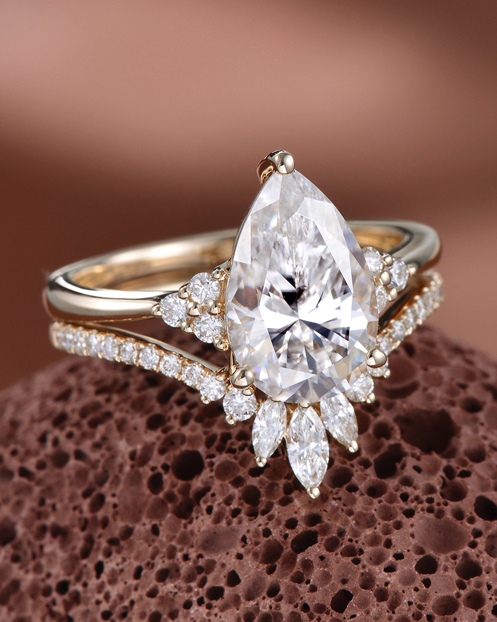 1.5ct Signature Pear Vintage Moissanite Engagement Ring Set 2pcs - Celestia