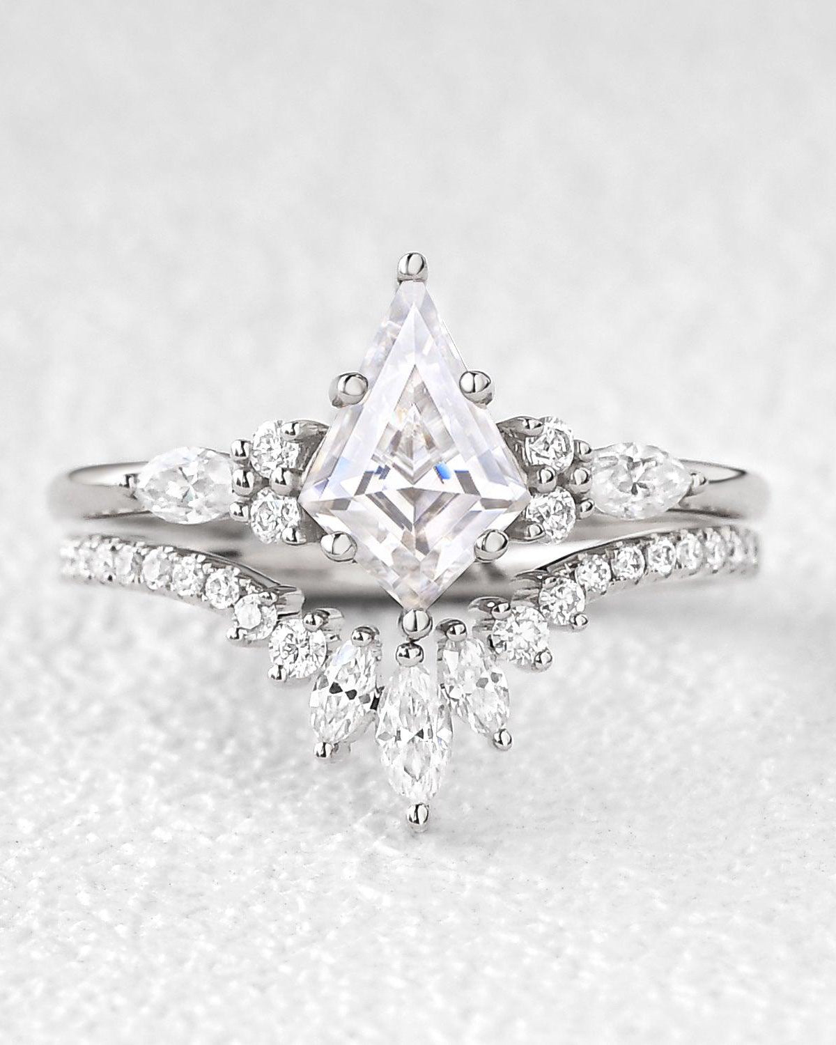 Kite Cut Moss Agate Three Stone Engagement Ring Set 2pcs - Felicegals 丨Wedding ring 丨Fashion ring 丨Diamond ring 丨Gemstone ring