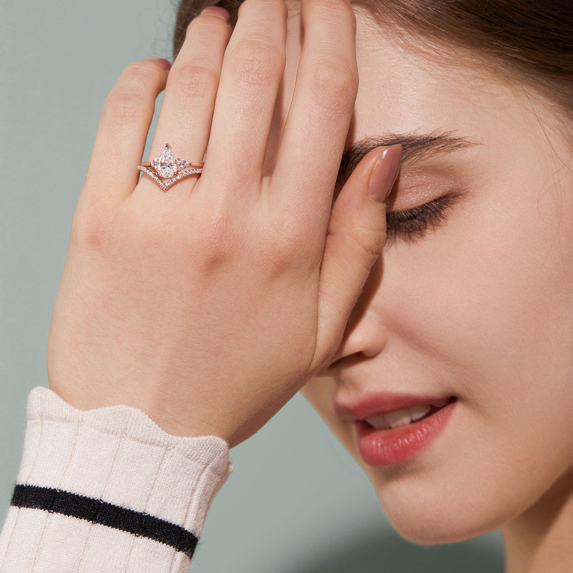 Pear Shaped Moissanite Chevron Rose Gold Ring Set 2pcs - Felicegals 丨Wedding ring 丨Fashion ring 丨Diamond ring 丨Gemstone ring