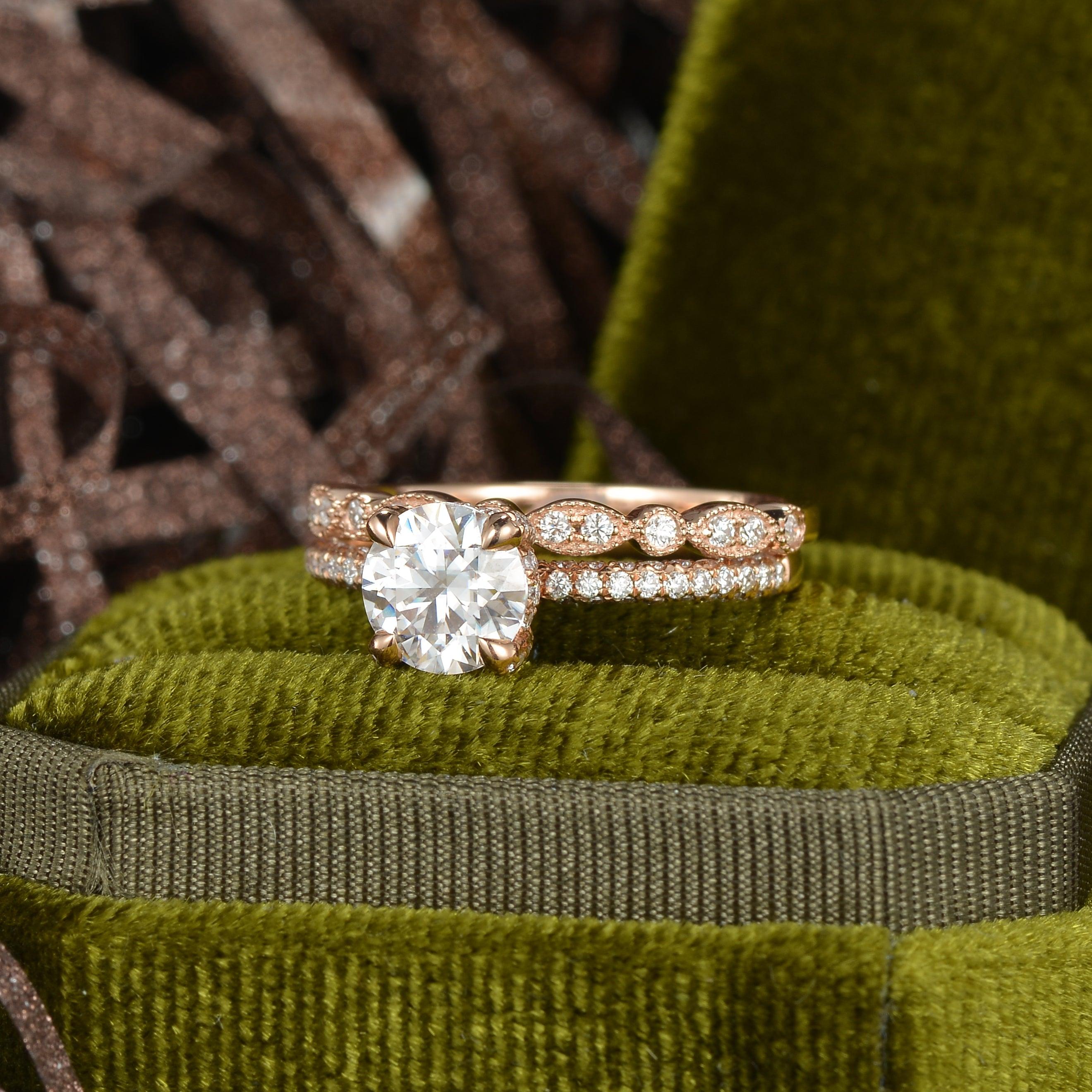 Classic 4 Prongs Moissanite Ring Set 2pcs - Felicegals 丨Wedding ring 丨Fashion ring 丨Diamond ring 丨Gemstone ring--Felicegals