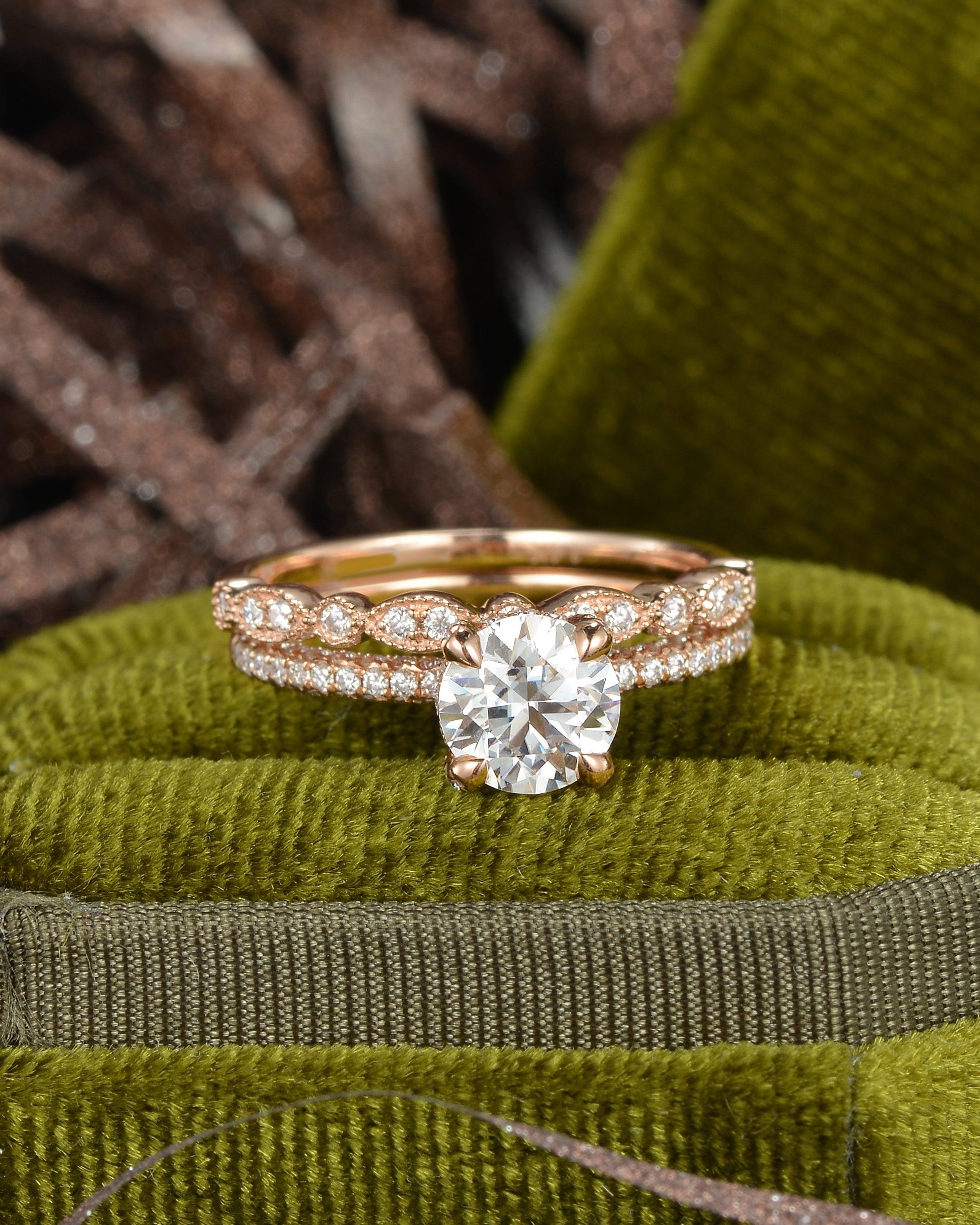 Classic 4 Prongs Moissanite Ring Set 2pcs - Felicegals 丨Wedding ring 丨Fashion ring 丨Diamond ring 丨Gemstone ring--Felicegals