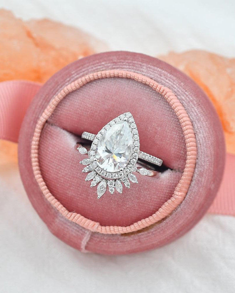 3.5ct Pear Shaped Moissanite White Gold Halo Ring Set 2pcs - Felicegals 丨Wedding ring 丨Fashion ring 丨Diamond ring 丨Gemstone ring--Felicegals 丨Wedding ring 丨Fashion ring 丨Diamond ring 丨Gemstone ring