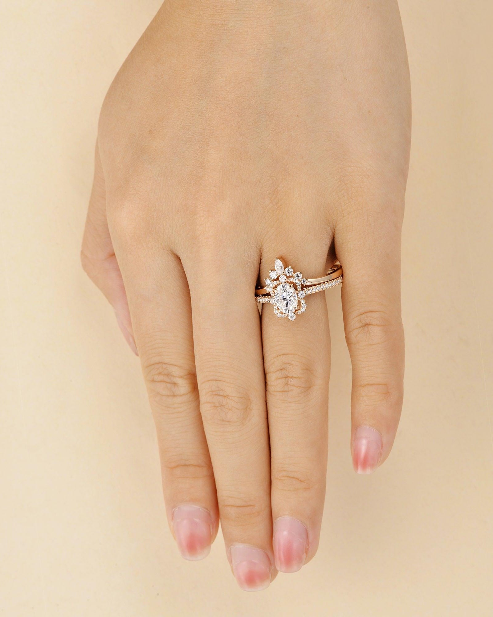 1.5ct Oval Moissanite Art-Deco Cluster Ring Set 2pcs - Felicegals 丨Wedding ring 丨Fashion ring 丨Diamond ring 丨Gemstone ring