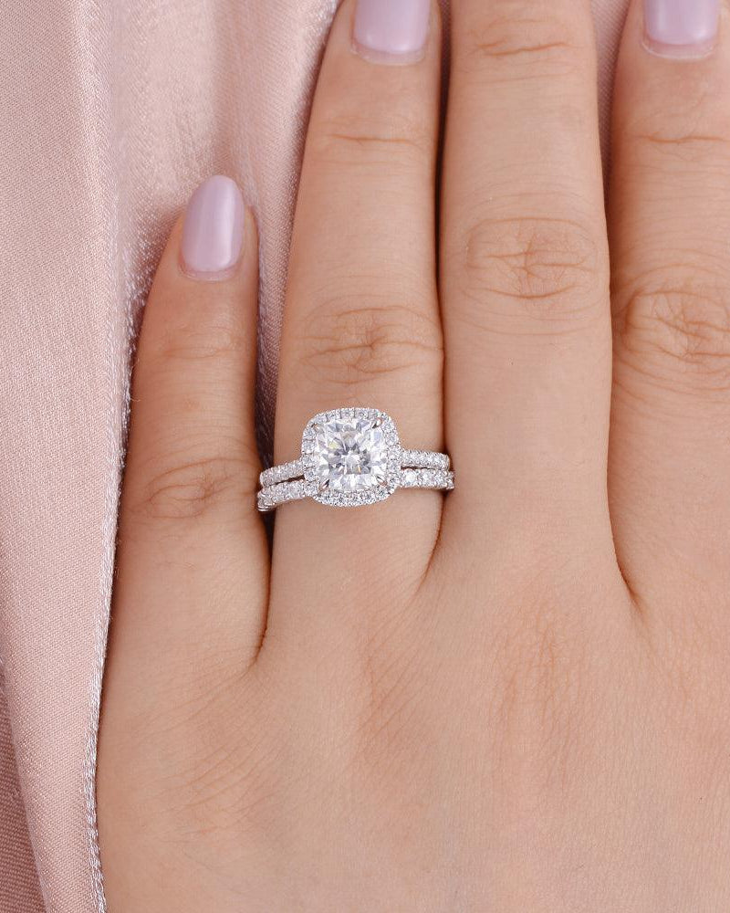 1.5ct Cushion Cut Moissanite Halo White Gold Ring Set 2pcs - Felicegals 丨Wedding ring 丨Fashion ring 丨Diamond ring 丨Gemstone ring--Felicegals 丨Wedding ring 丨Fashion ring 丨Diamond ring 丨Gemstone ring