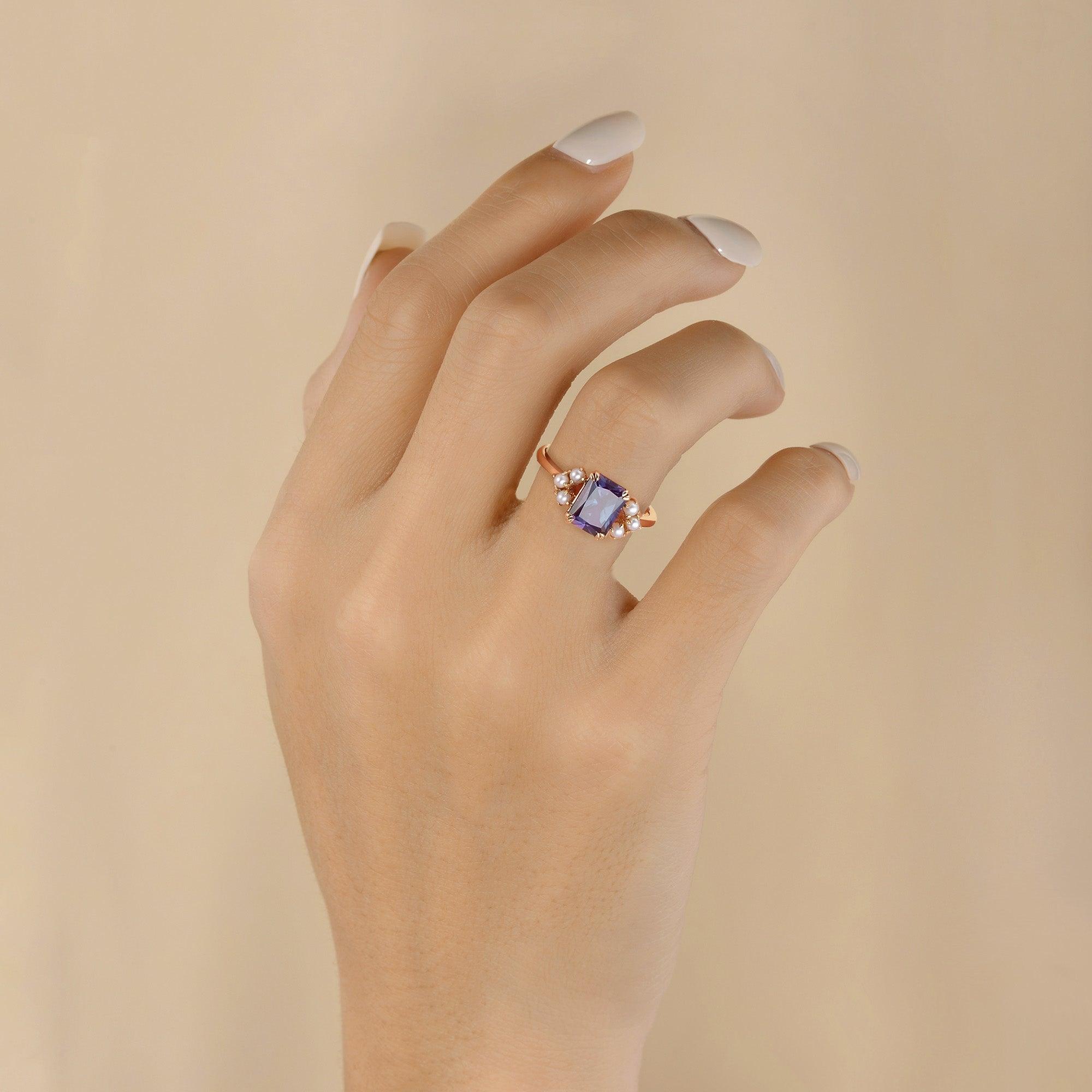 2.0ct Radiant Cut Alexandrite Vintage Cluster Ring - Felicegals 丨Wedding ring 丨Fashion ring 丨Diamond ring 丨Gemstone ring