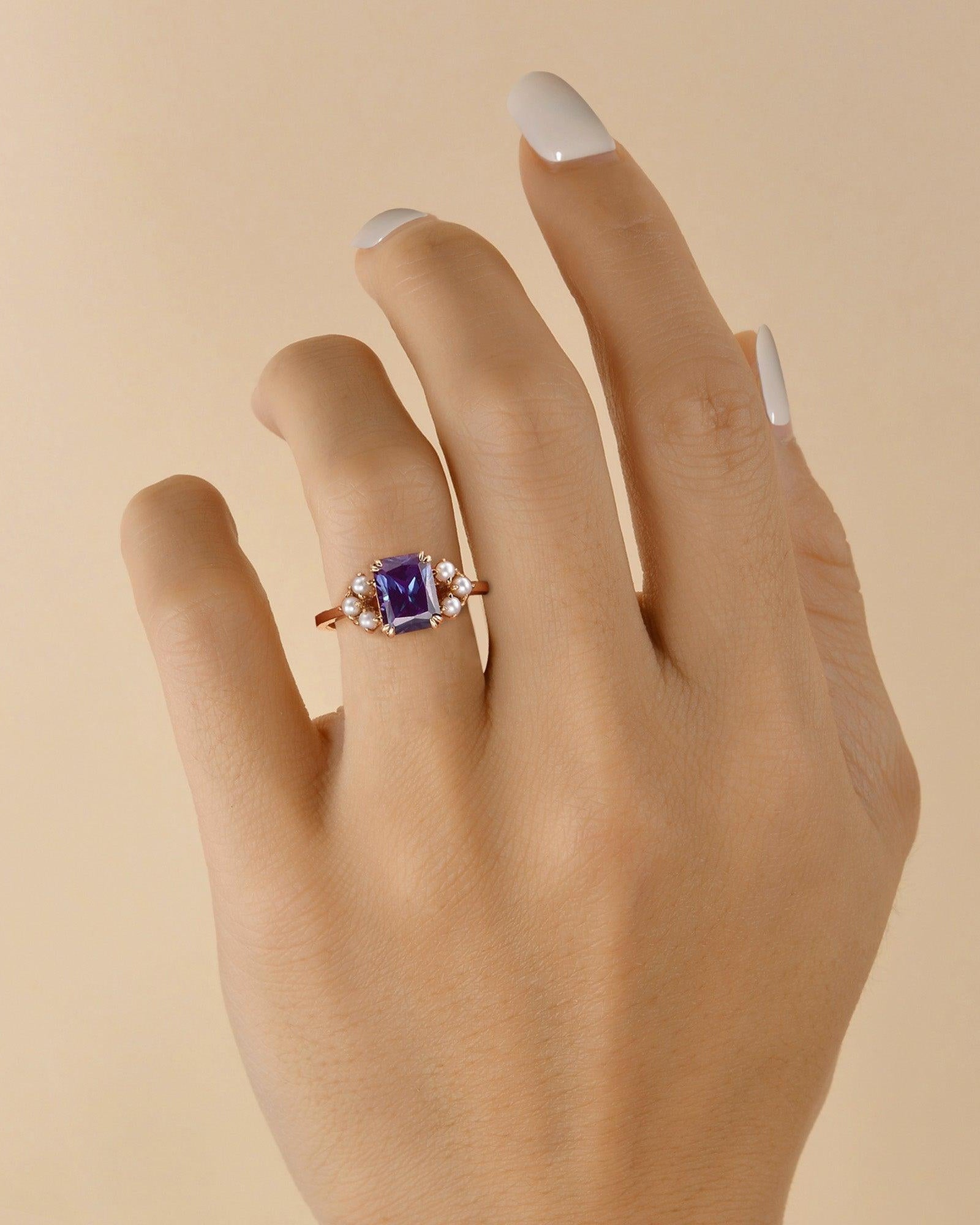 2.0ct Radiant Cut Alexandrite Vintage Cluster Ring - Felicegals 丨Wedding ring 丨Fashion ring 丨Diamond ring 丨Gemstone ring