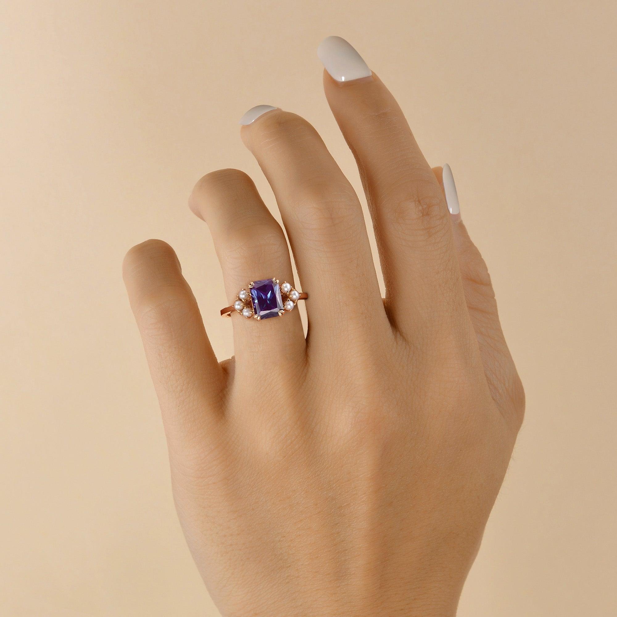 2.0ct Radiant Cut Alexandrite Vintage Cluster Ring - Felicegals 丨Wedding ring 丨Fashion ring 丨Diamond ring 丨Gemstone ring