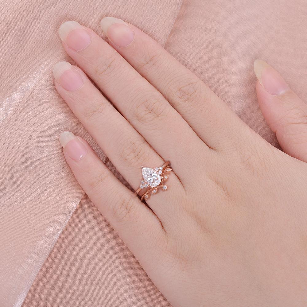 Felicegals Pear Shaped Moissanite Leafy Rose Gold Ring Set 2pcs - Felicegals 丨Wedding ring 丨Fashion ring 丨Diamond ring 丨Gemstone ring--Felicegals 丨Wedding ring 丨Fashion ring 丨Diamond ring 丨Gemstone ring