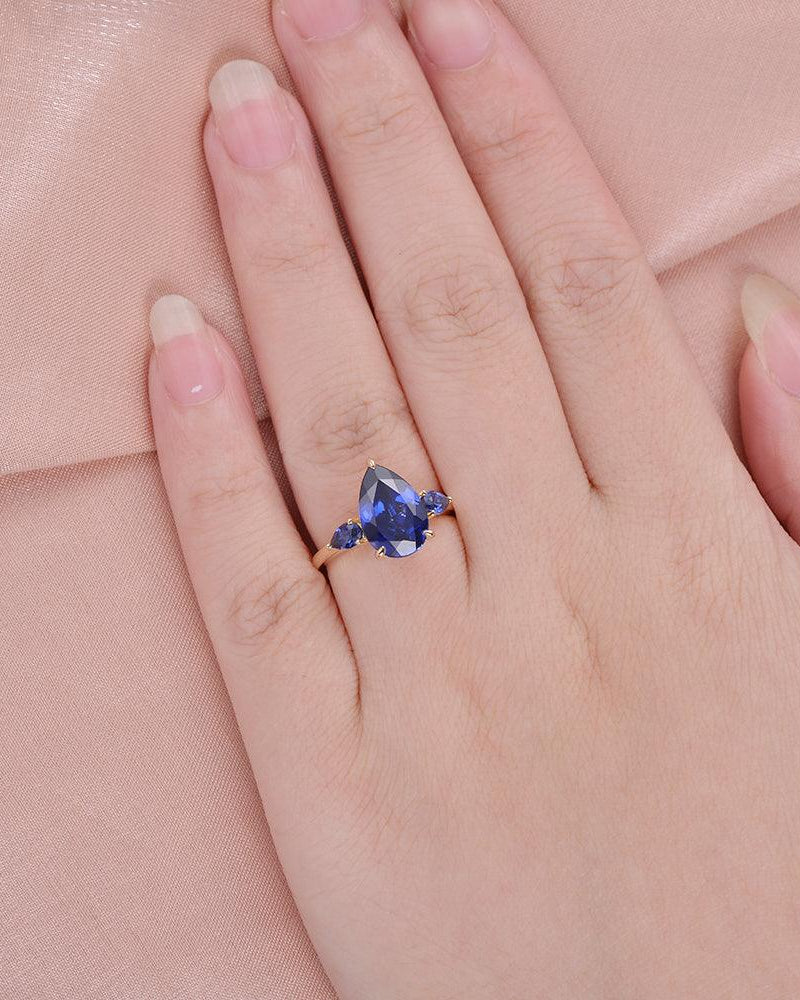 Pear Shaped Sapphire Three-stone Ring - Felicegals 丨Wedding ring 丨Fashion ring 丨Diamond ring 丨Gemstone ring-Rings-Felicegals 丨Wedding ring 丨Fashion ring 丨Diamond ring 丨Gemstone ring