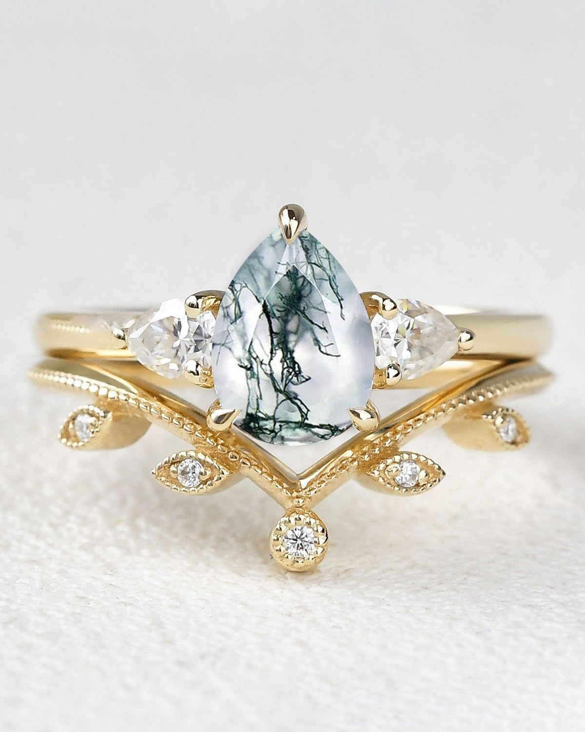 1.5ct Pear Shaped Moissanite Three-stone Leafy Ring Set 2pcs - Felicegals 丨Wedding ring 丨Fashion ring 丨Diamond ring 丨Gemstone ring