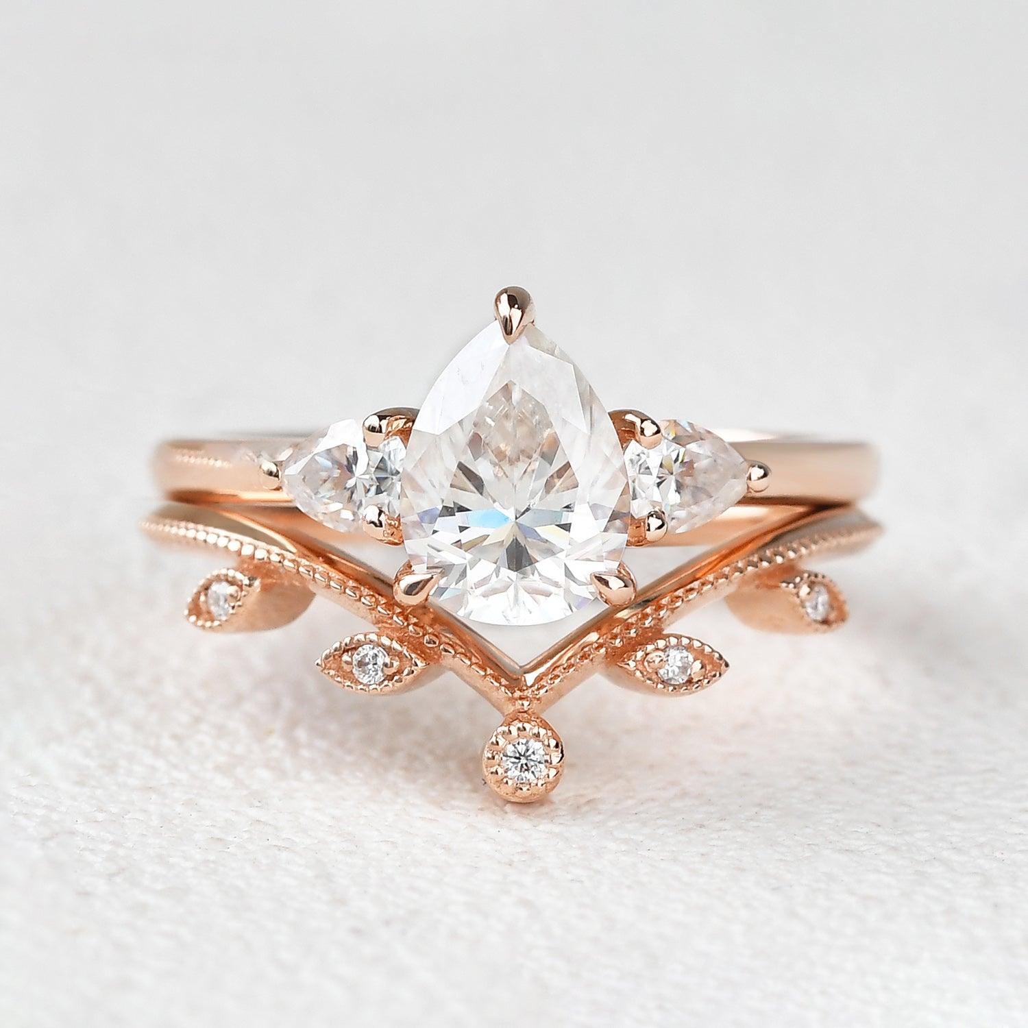 1.5ct Pear Shaped Moissanite Three-stone Leafy Ring Set 2pcs - Felicegals 丨Wedding ring 丨Fashion ring 丨Diamond ring 丨Gemstone ring