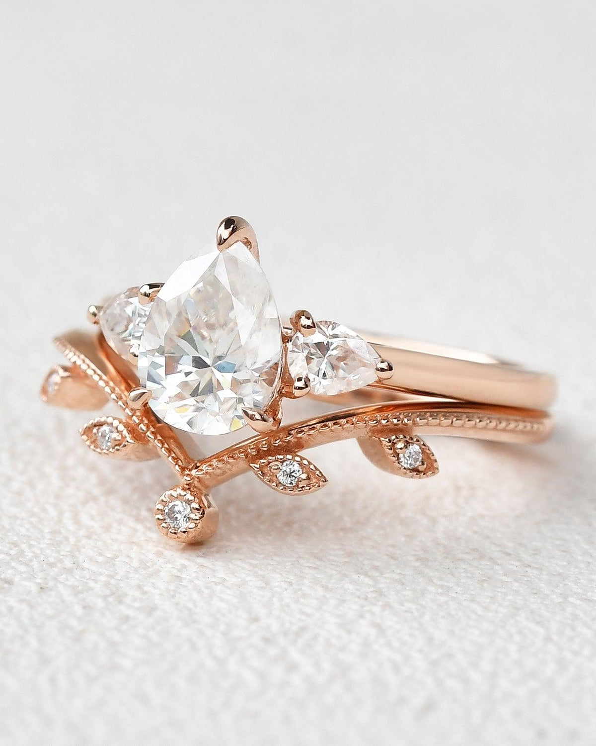 1.5ct Pear Shaped Moissanite Three-stone Leafy Ring Set 2pcs - Felicegals 丨Wedding ring 丨Fashion ring 丨Diamond ring 丨Gemstone ring