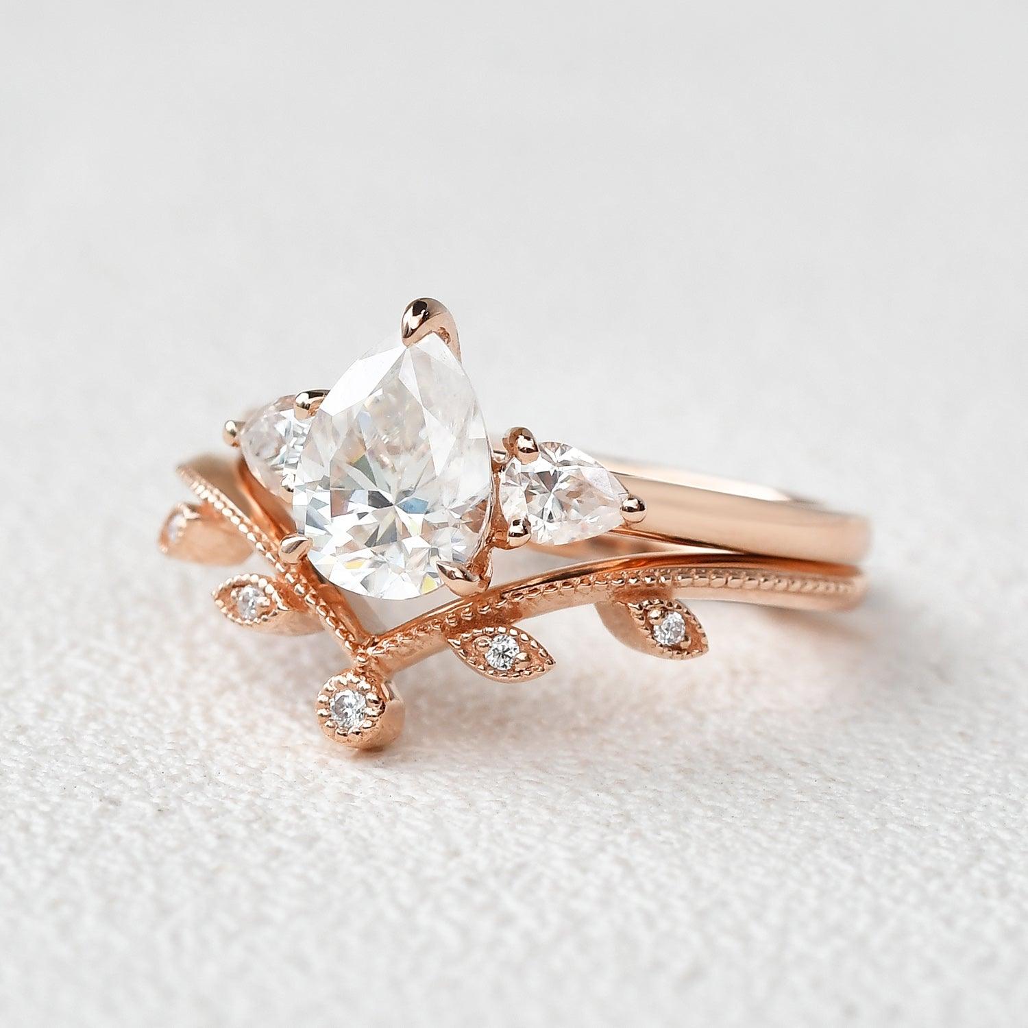 1.5ct Pear Shaped Moissanite Three-stone Leafy Ring Set 2pcs - Felicegals 丨Wedding ring 丨Fashion ring 丨Diamond ring 丨Gemstone ring