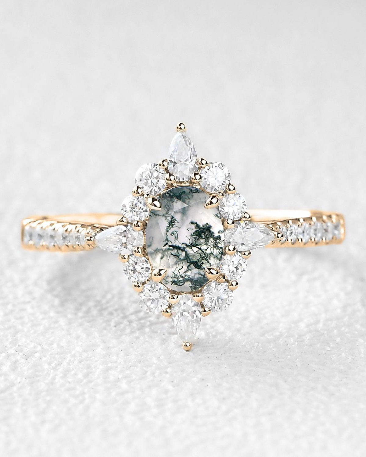 Oval Shaped Vintage Moss Agate Halo Engagement Ring - Felicegals 丨Wedding ring 丨Fashion ring 丨Diamond ring 丨Gemstone ring