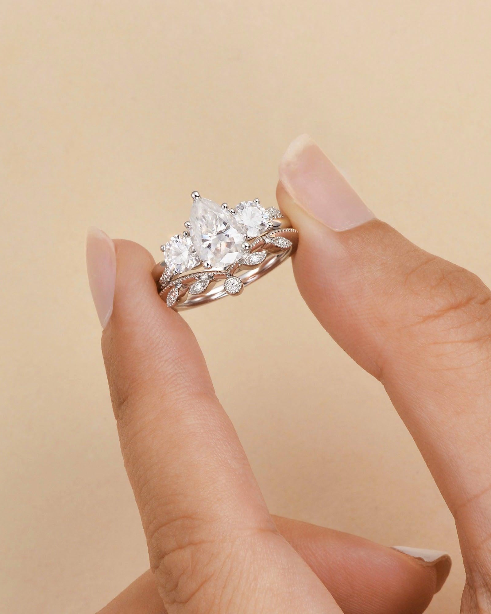 1.2ct Pear Moissanite Three-stone Leafy Ring Set 2pcs - Felicegals 丨Wedding ring 丨Fashion ring 丨Diamond ring 丨Gemstone ring