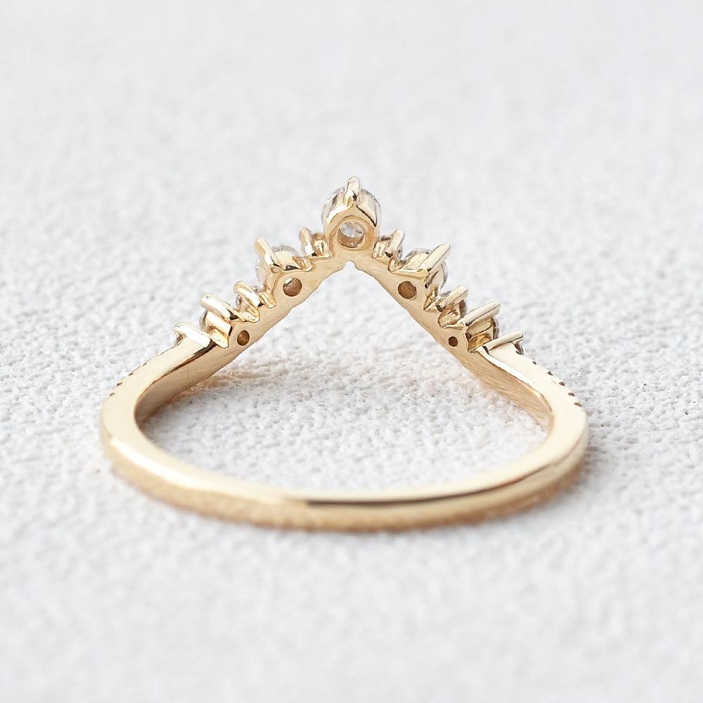 Moissanite Vintage Inspired Curved Yellow Gold Band - Felicegals 丨Wedding ring 丨Fashion ring 丨Diamond ring 丨Gemstone ring--Felicegals 丨Wedding ring 丨Fashion ring 丨Diamond ring 丨Gemstone ring