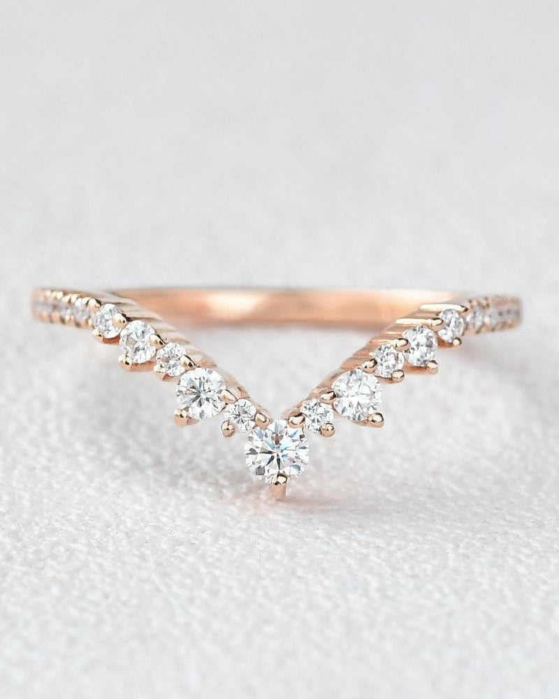 Moissanite Vintage Inspired Curved Yellow Gold Band - Felicegals 丨Wedding ring 丨Fashion ring 丨Diamond ring 丨Gemstone ring--Felicegals 丨Wedding ring 丨Fashion ring 丨Diamond ring 丨Gemstone ring