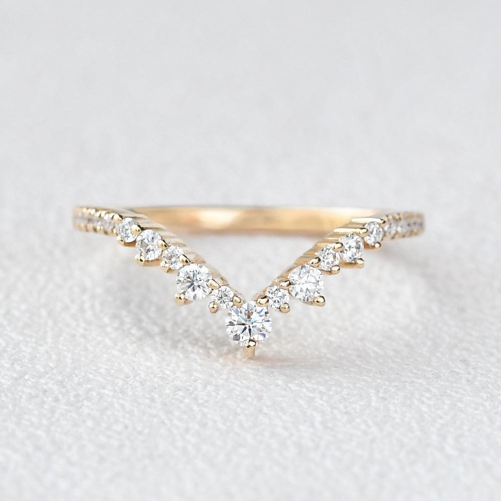Moissanite Vintage Inspired Curved Yellow Gold Band - Felicegals 丨Wedding ring 丨Fashion ring 丨Diamond ring 丨Gemstone ring--Felicegals 丨Wedding ring 丨Fashion ring 丨Diamond ring 丨Gemstone ring