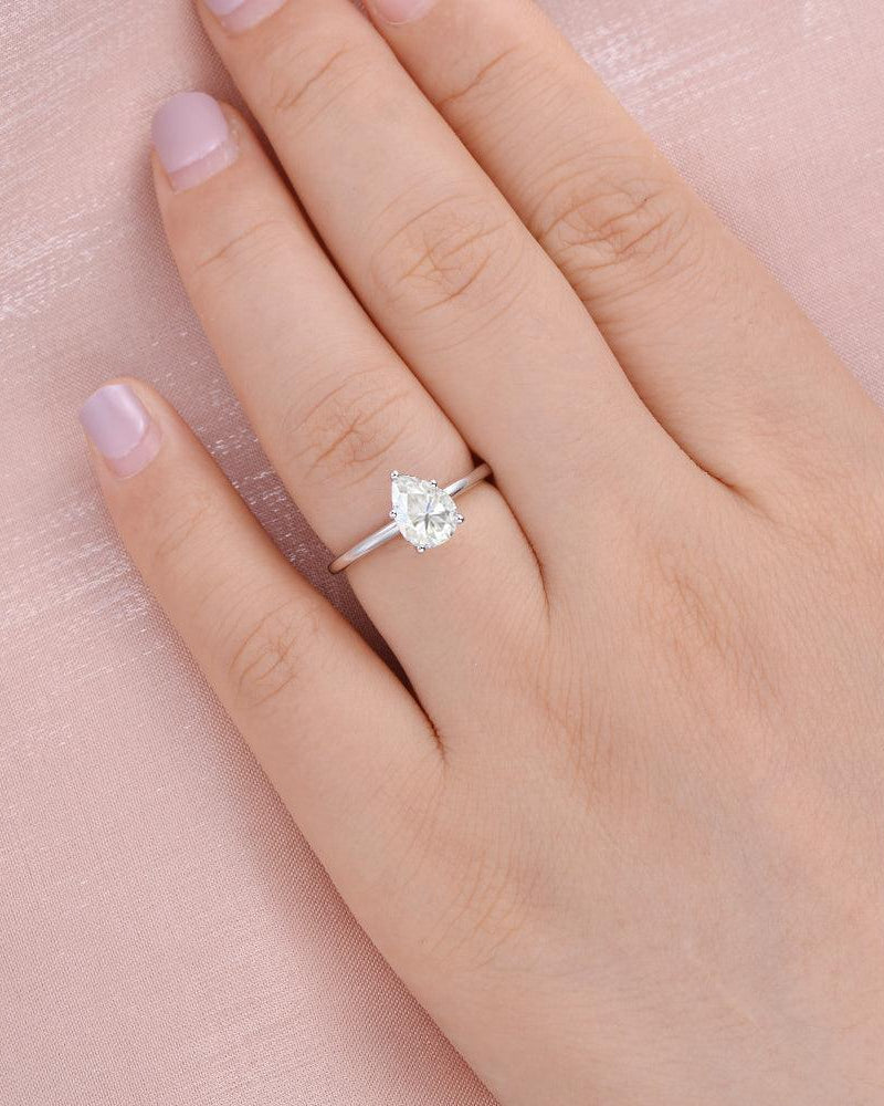 1ct Pear Shaped Moissanite Solitaire Ring - Felicegals 丨Wedding ring 丨Fashion ring 丨Diamond ring 丨Gemstone ring--Felicegals 丨Wedding ring 丨Fashion ring 丨Diamond ring 丨Gemstone ring
