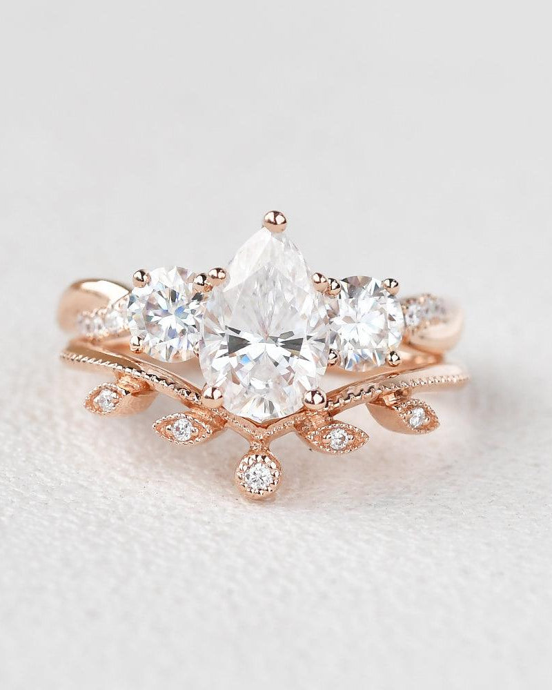 1.2ct Pear Shaped Cluster Moissanite Bridal Ring Set 2pcs - Felicegals 丨Wedding ring 丨Fashion ring 丨Diamond ring 丨Gemstone ring--Felicegals 丨Wedding ring 丨Fashion ring 丨Diamond ring 丨Gemstone ring