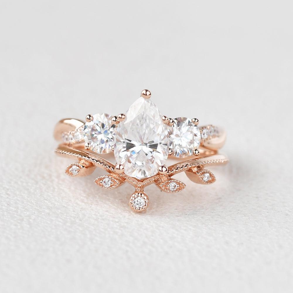 1.2ct Pear Shaped Cluster Moissanite Bridal Ring Set 2pcs - Felicegals 丨Wedding ring 丨Fashion ring 丨Diamond ring 丨Gemstone ring--Felicegals 丨Wedding ring 丨Fashion ring 丨Diamond ring 丨Gemstone ring