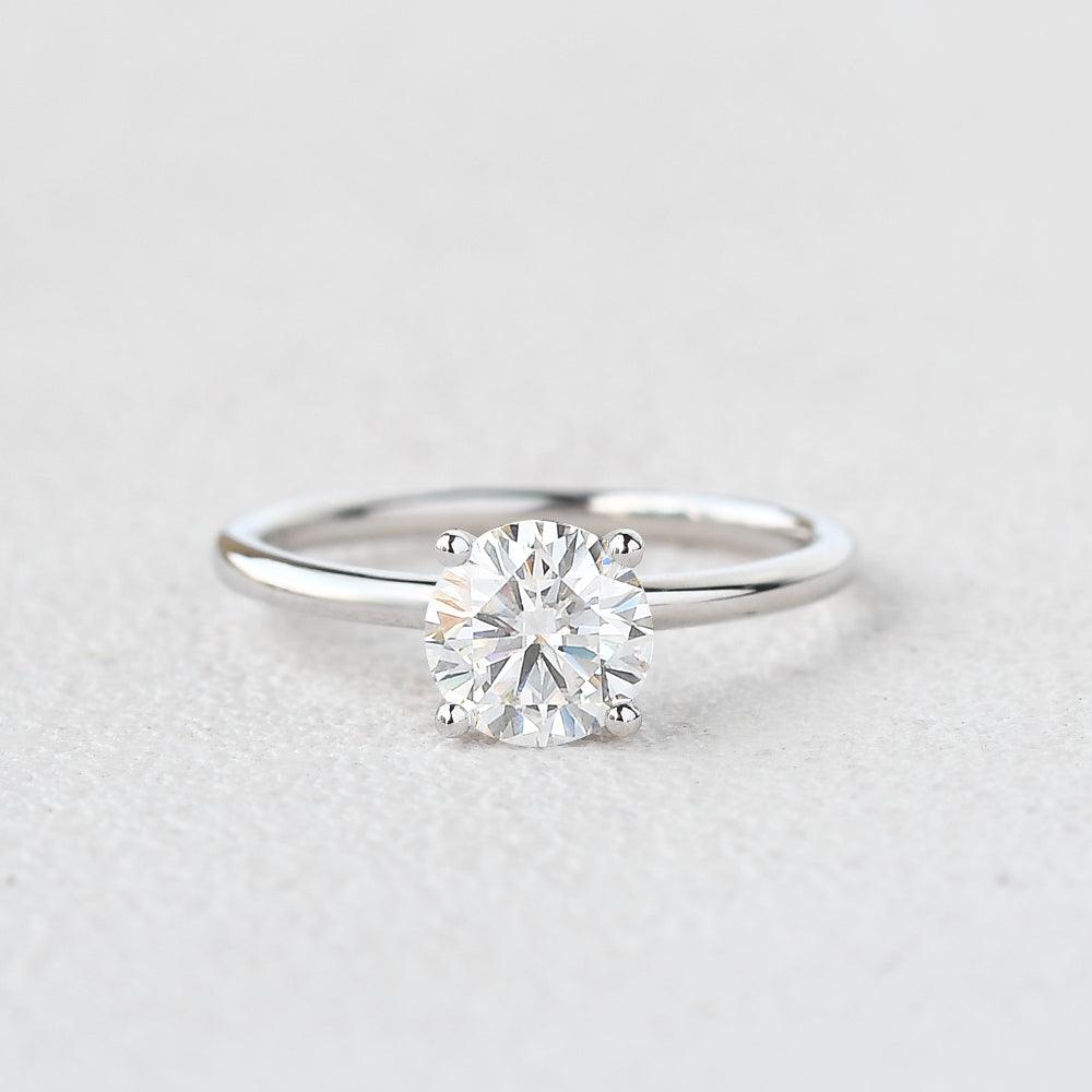 Minimalist Moissanite Solitaire White Gold Ring - Felicegals 丨Wedding ring 丨Fashion ring 丨Diamond ring 丨Gemstone ring--Felicegals 丨Wedding ring 丨Fashion ring 丨Diamond ring 丨Gemstone ring