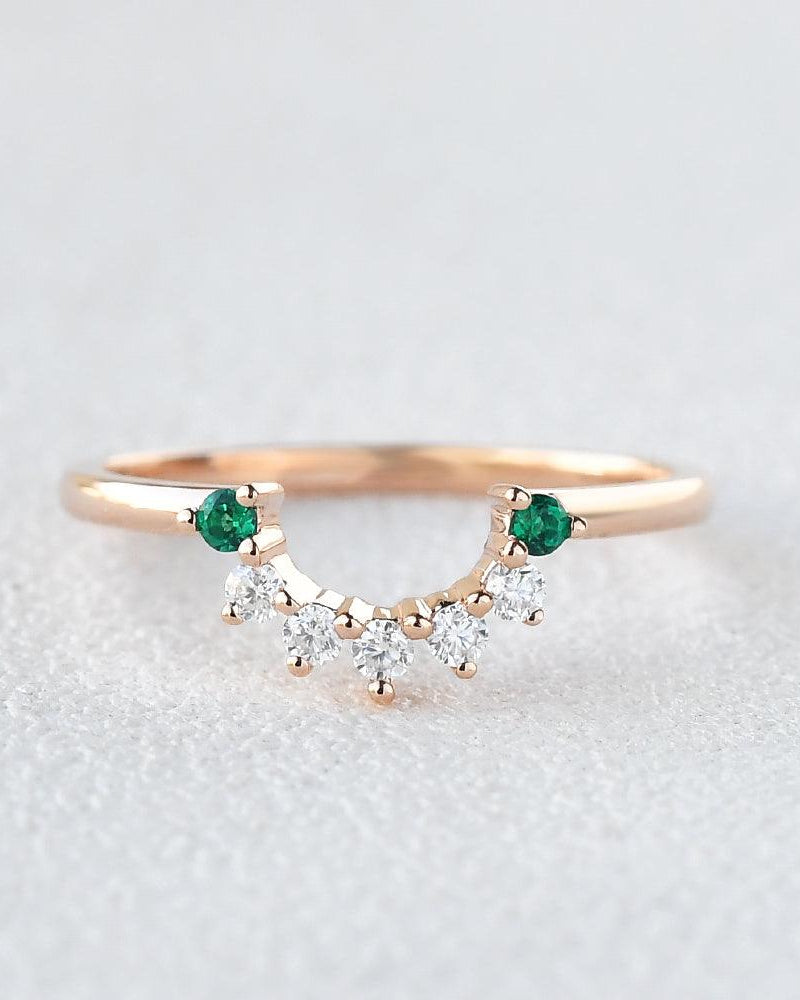 Round Cut Emerald & Moissanite Curved Band Ring - Felicegals 丨Wedding ring 丨Fashion ring 丨Diamond ring 丨Gemstone ring--Felicegals