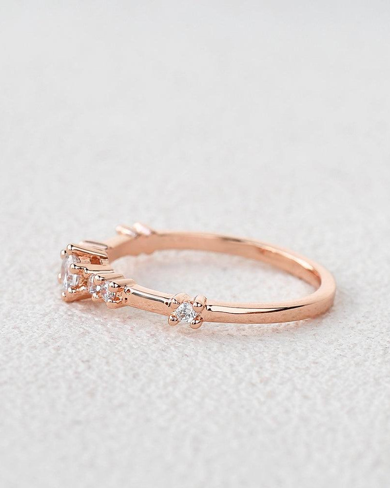 Felicegals Round Cut Moissanite Gold Ring - Felicegals 丨Wedding ring 丨Fashion ring 丨Diamond ring 丨Gemstone ring-Jewelry-Felicegals 丨Wedding ring 丨Fashion ring 丨Diamond ring 丨Gemstone ring