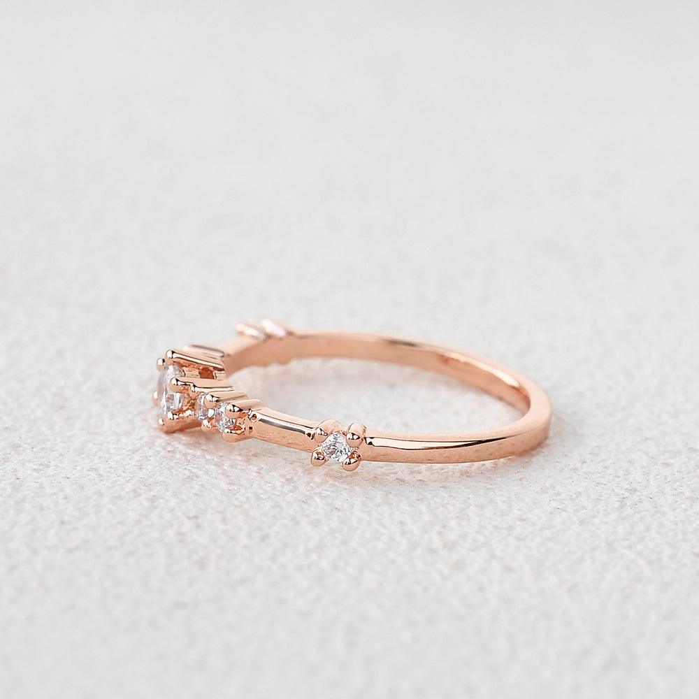 Felicegals Round Cut Moissanite Gold Ring - Felicegals 丨Wedding ring 丨Fashion ring 丨Diamond ring 丨Gemstone ring-Jewelry-Felicegals 丨Wedding ring 丨Fashion ring 丨Diamond ring 丨Gemstone ring