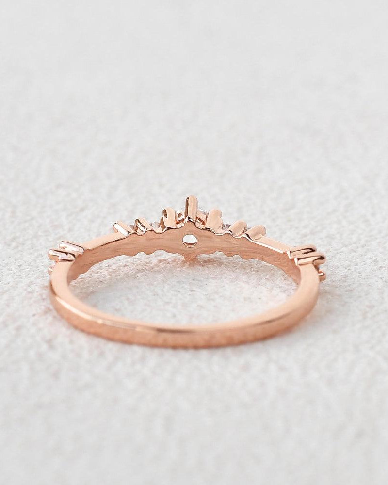 Felicegals Round Cut Moissanite Gold Ring - Felicegals 丨Wedding ring 丨Fashion ring 丨Diamond ring 丨Gemstone ring-Jewelry-Felicegals 丨Wedding ring 丨Fashion ring 丨Diamond ring 丨Gemstone ring
