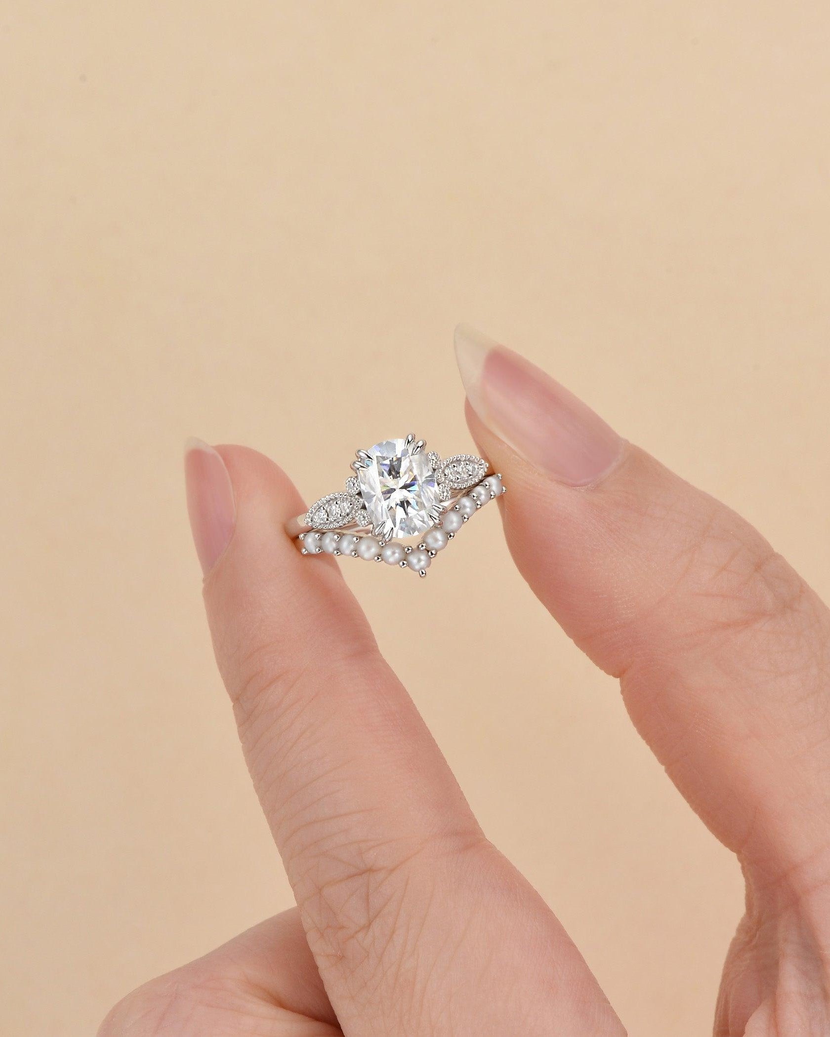 2.0ct Oval Cut Moissanite Pearl-fect Vintage Cluster Ring Set 2pcs - Felicegals 丨Wedding ring 丨Fashion ring 丨Diamond ring 丨Gemstone ring