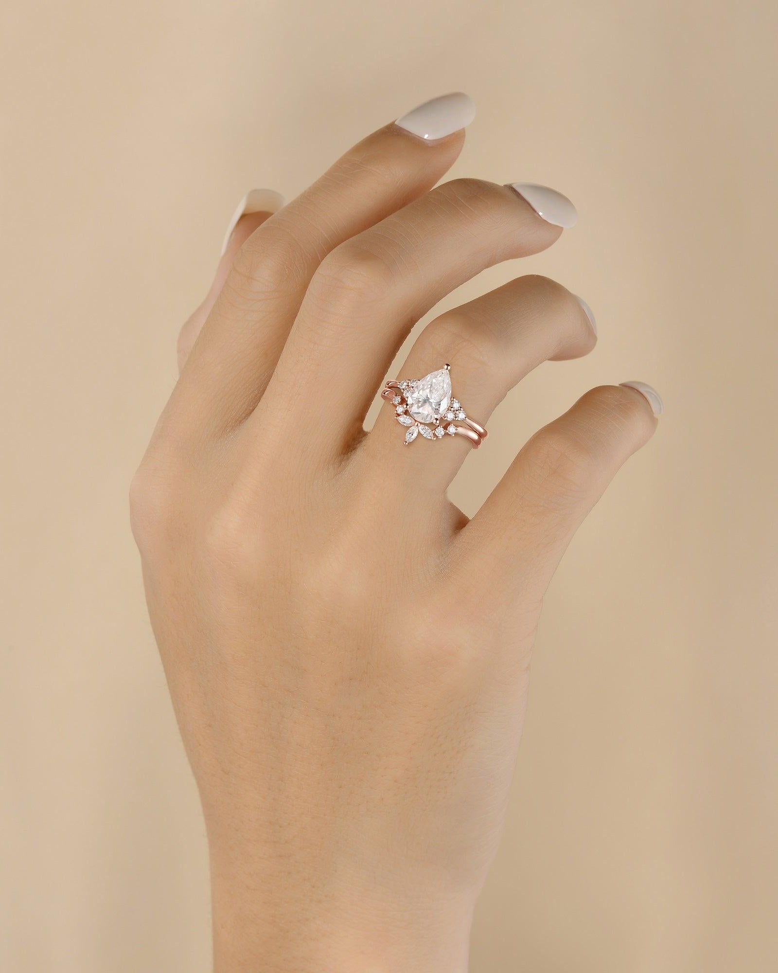 2.0ct Pear Shaped Moissanite Rose Gold Ring Set 2pcs - Felicegals 丨Wedding ring 丨Fashion ring 丨Diamond ring 丨Gemstone ring