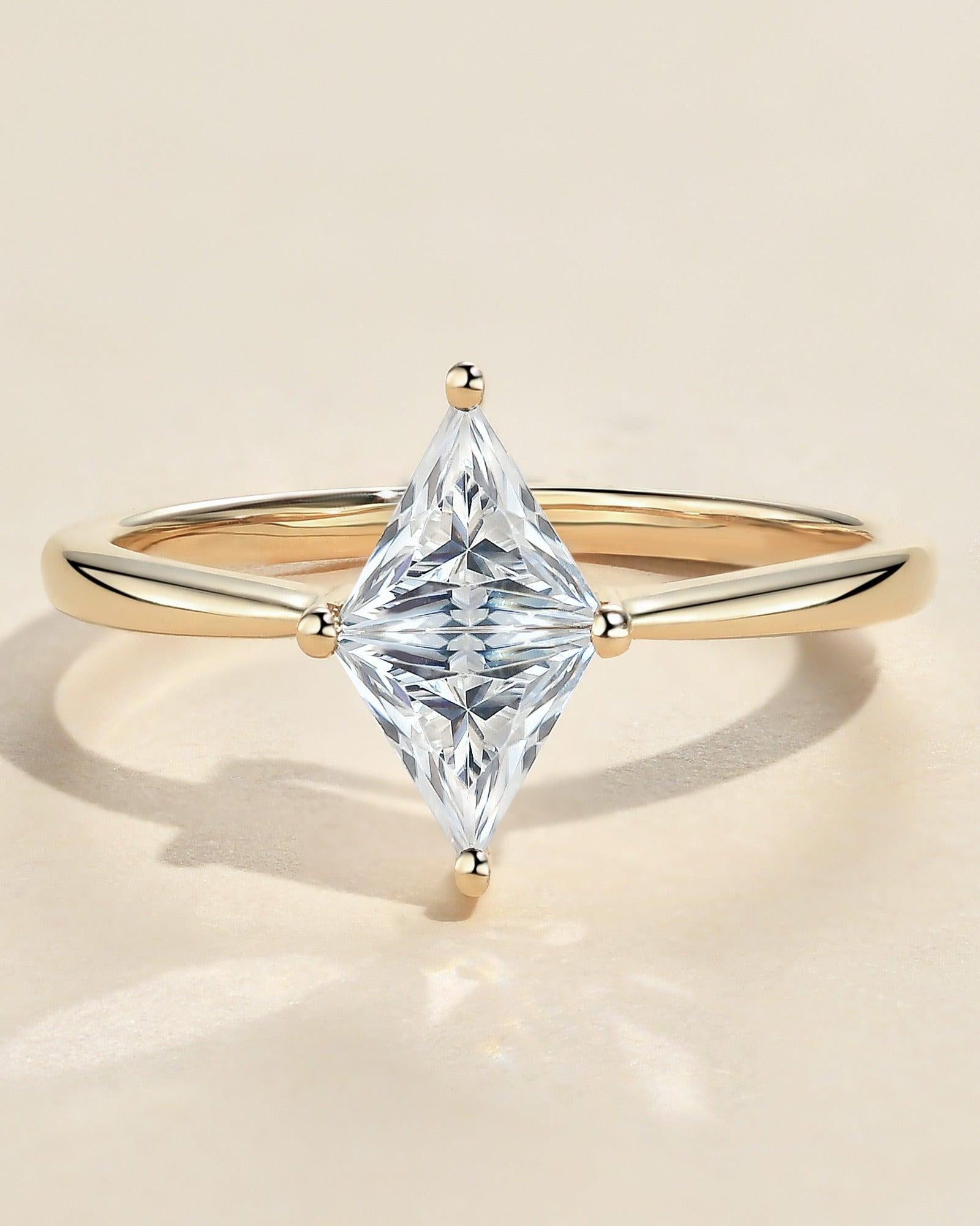 1.0ct Triangle Cut Moissanite Classic Solitaire Ring - Felicegals 丨Wedding ring 丨Fashion ring 丨Diamond ring 丨Gemstone ring