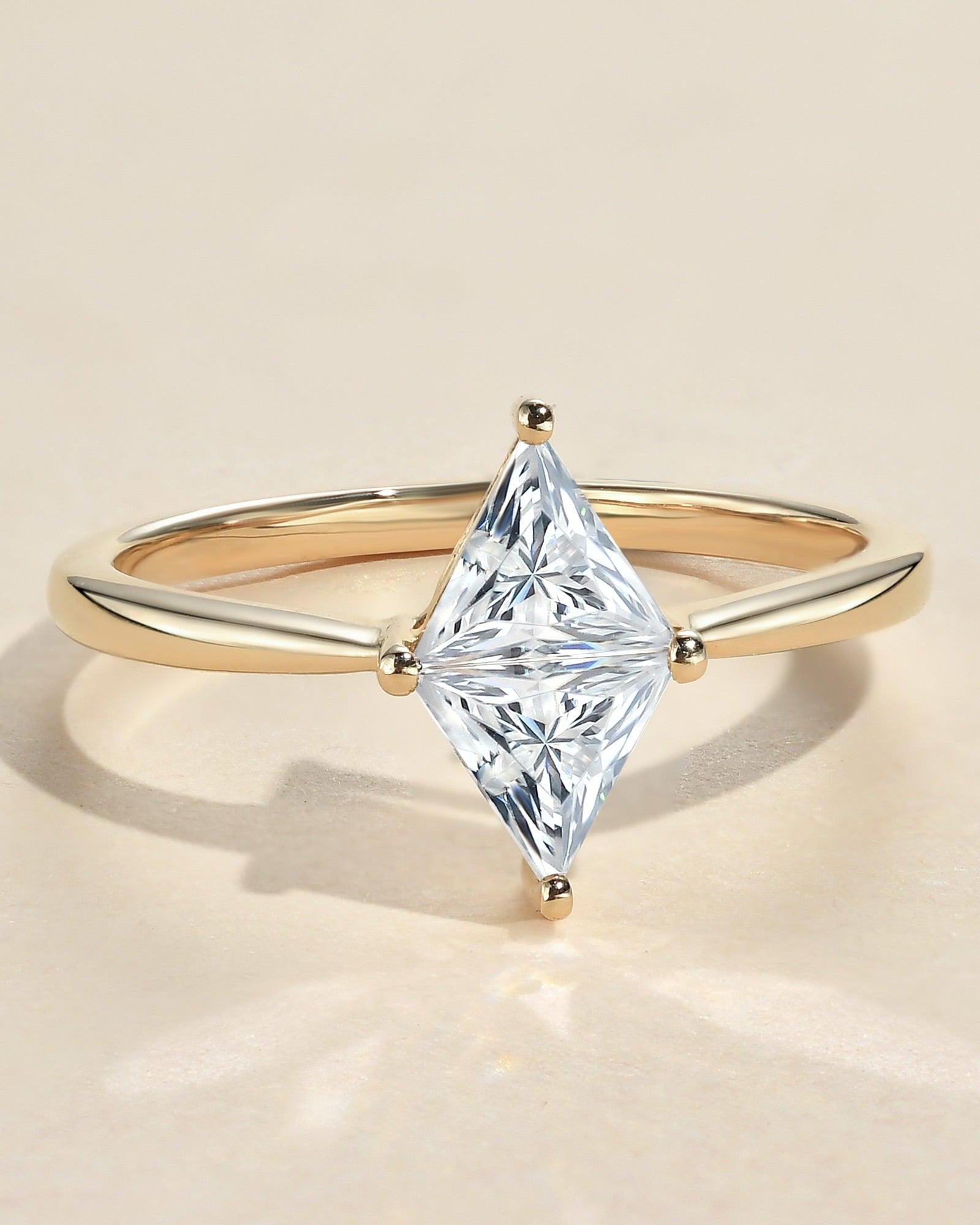 1.0ct Triangle Cut Moissanite Classic Solitaire Ring - Felicegals 丨Wedding ring 丨Fashion ring 丨Diamond ring 丨Gemstone ring