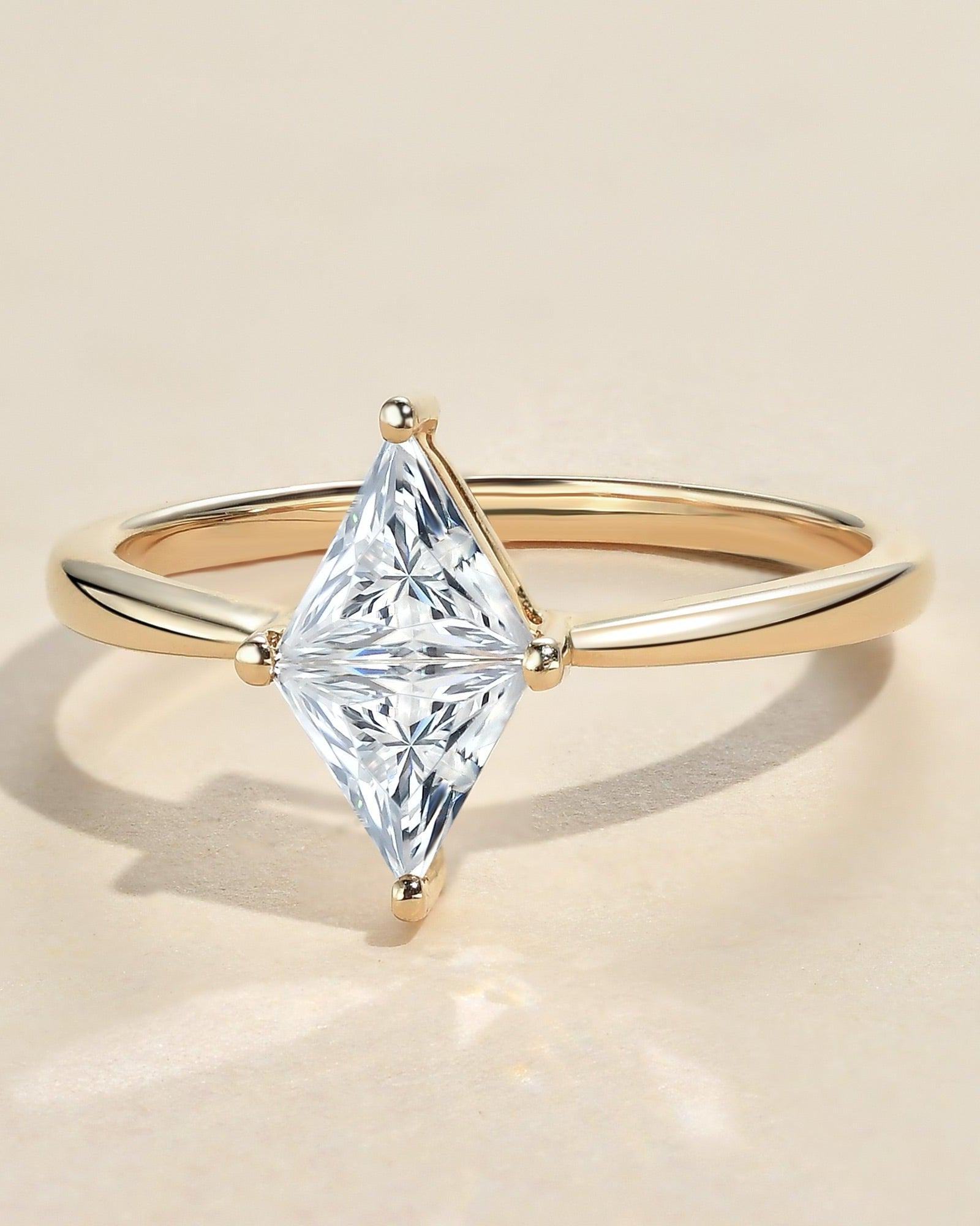 1.0ct Triangle Cut Moissanite Classic Solitaire Ring - Felicegals 丨Wedding ring 丨Fashion ring 丨Diamond ring 丨Gemstone ring