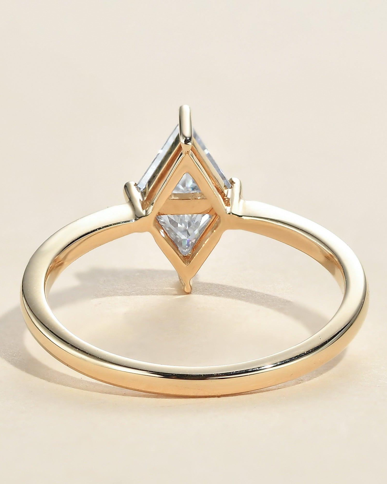 1.0ct Triangle Cut Moissanite Classic Solitaire Ring - Felicegals 丨Wedding ring 丨Fashion ring 丨Diamond ring 丨Gemstone ring
