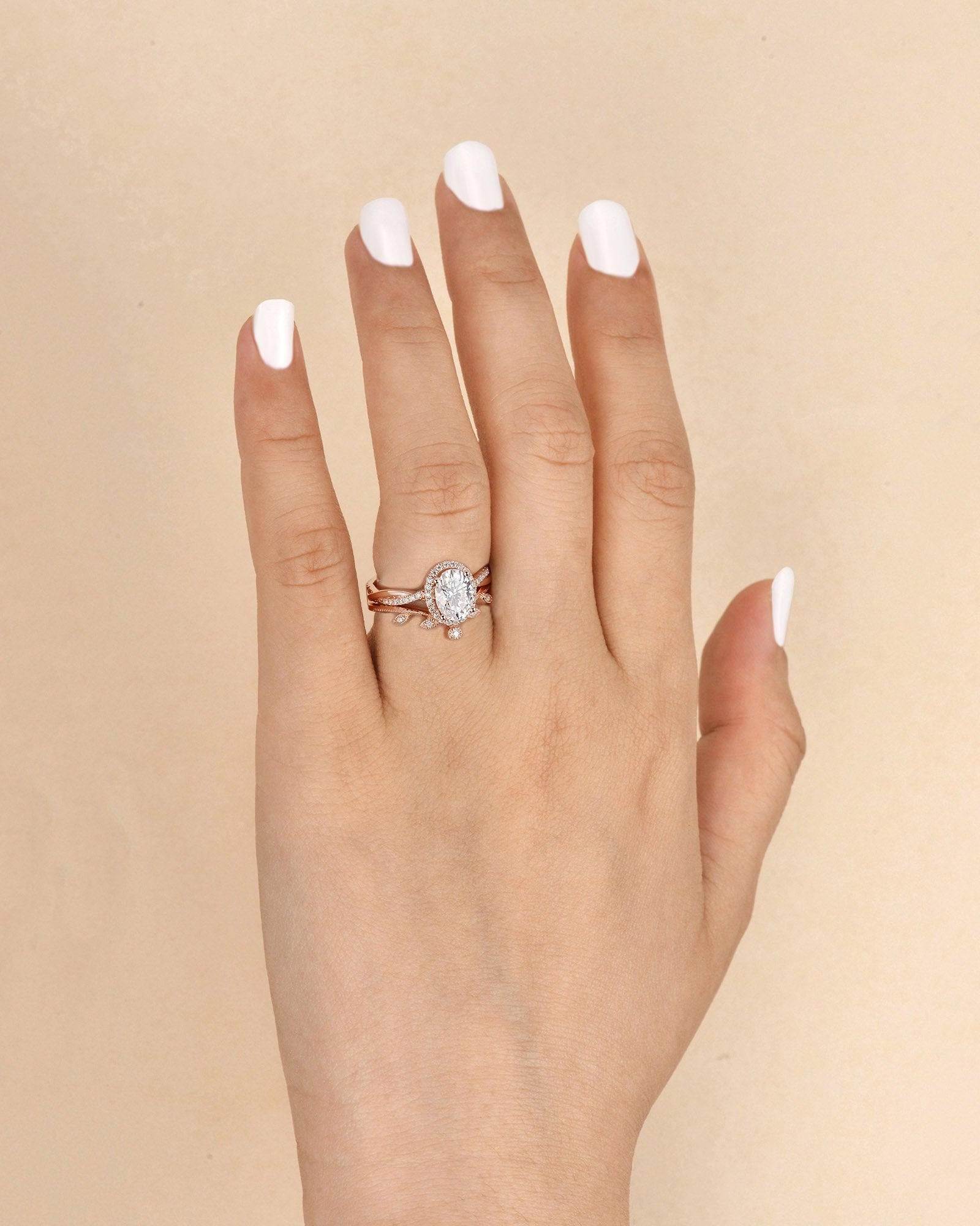 1.5ct Oval Moissanite Leafy Twist Halo Ring Set 2pcs - Felicegals 丨Wedding ring 丨Fashion ring 丨Diamond ring 丨Gemstone ring