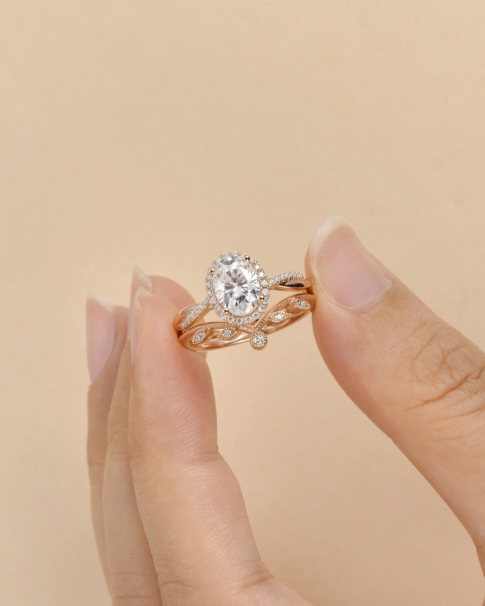 1.5ct Oval Moissanite Leafy Twist Halo Ring Set 2pcs - Felicegals 丨Wedding ring 丨Fashion ring 丨Diamond ring 丨Gemstone ring