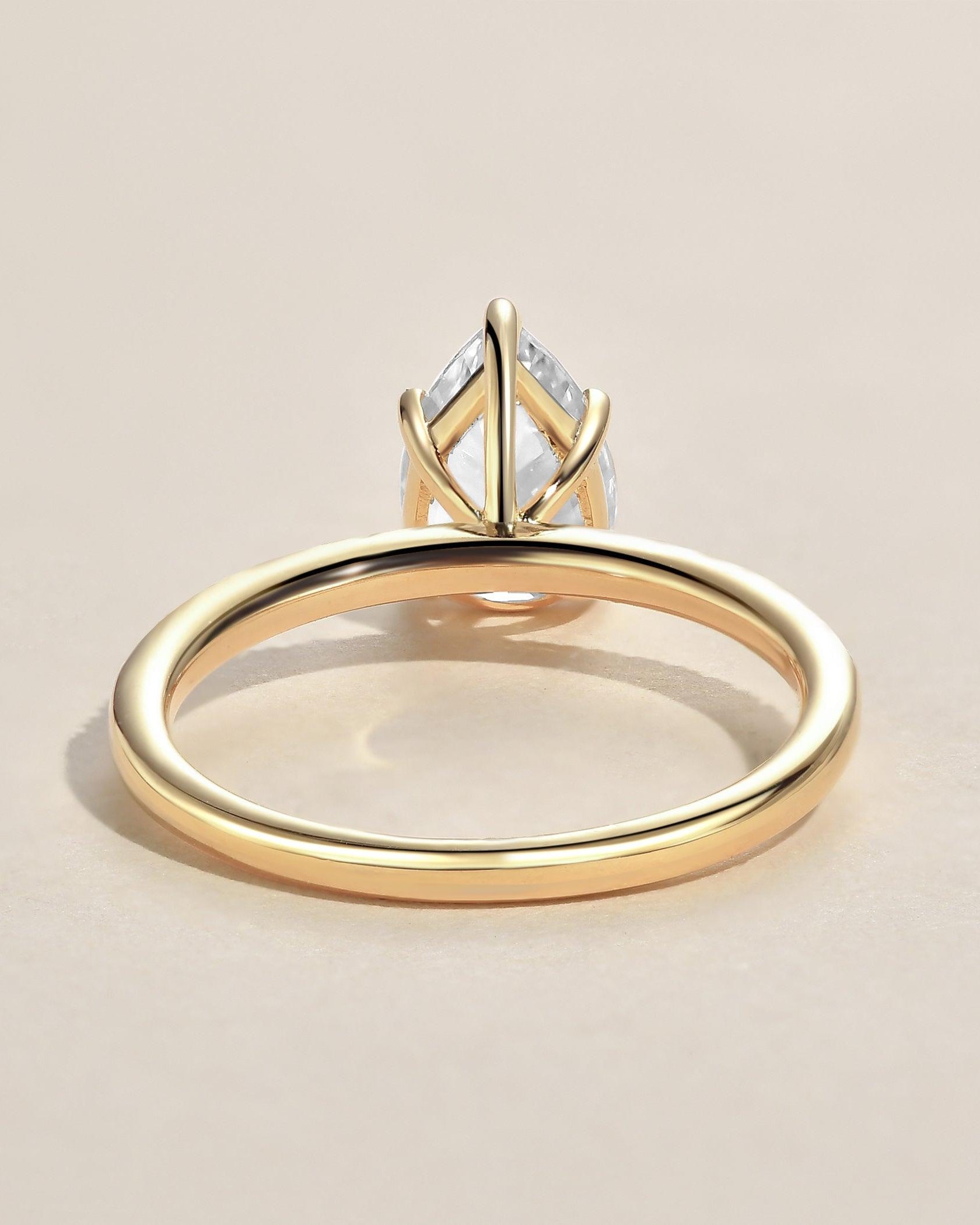 1.5ct Pear Shaped Moissanite Classic Solitaire Ring - Felicegals 丨Wedding ring 丨Fashion ring 丨Diamond ring 丨Gemstone ring