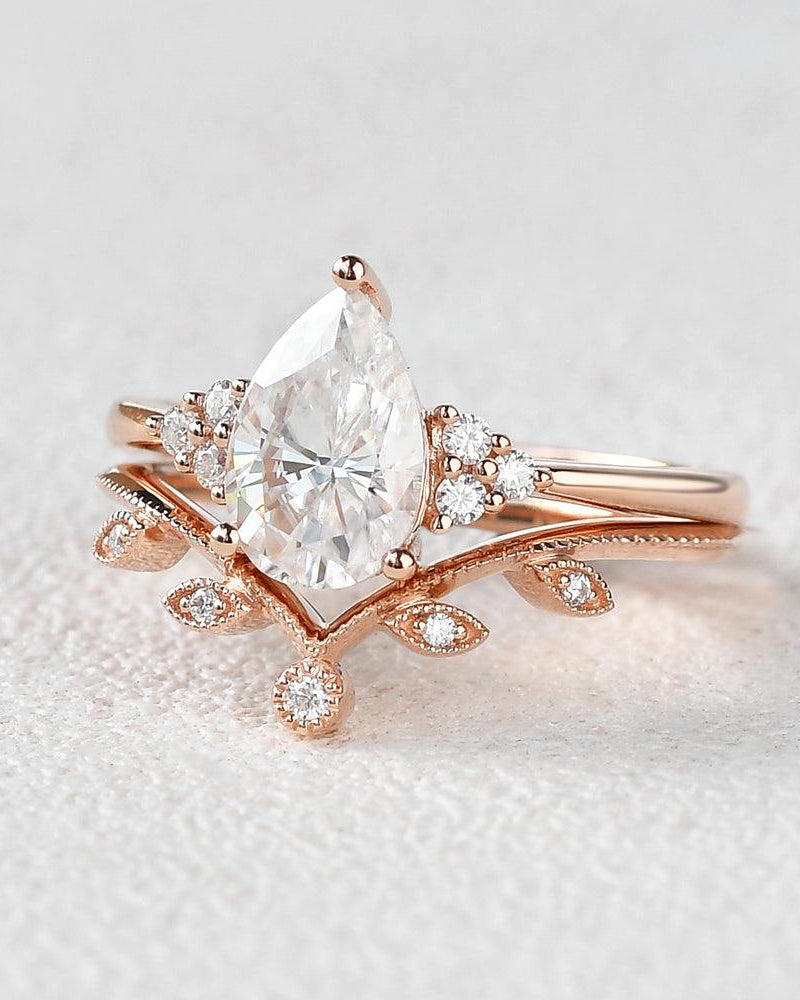 Felicegals Pear Shaped Moissanite Leafy Rose Gold Ring Set 2pcs - Felicegals 丨Wedding ring 丨Fashion ring 丨Diamond ring 丨Gemstone ring--Felicegals 丨Wedding ring 丨Fashion ring 丨Diamond ring 丨Gemstone ring