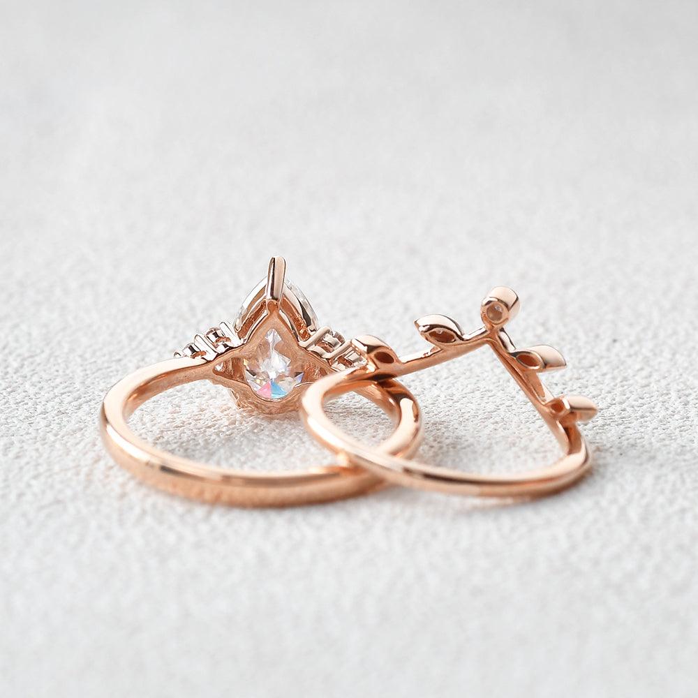 Felicegals Pear Shaped Moissanite Leafy Rose Gold Ring Set 2pcs - Felicegals 丨Wedding ring 丨Fashion ring 丨Diamond ring 丨Gemstone ring--Felicegals 丨Wedding ring 丨Fashion ring 丨Diamond ring 丨Gemstone ring