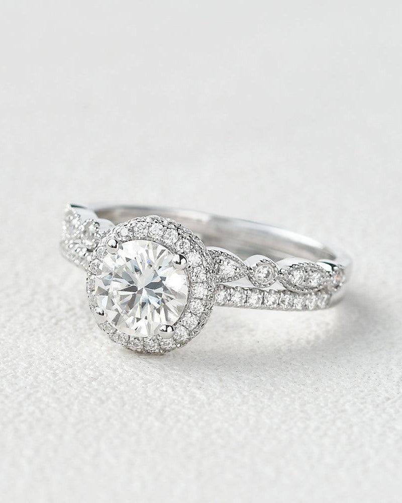1.0ct Round Cut Moissanite Vintage Inspired Halo White Gold Ring Set 2pcs - Felicegals 丨Wedding ring 丨Fashion ring 丨Diamond ring 丨Gemstone ring--Felicegals 丨Wedding ring 丨Fashion ring 丨Diamond ring 丨Gemstone ring