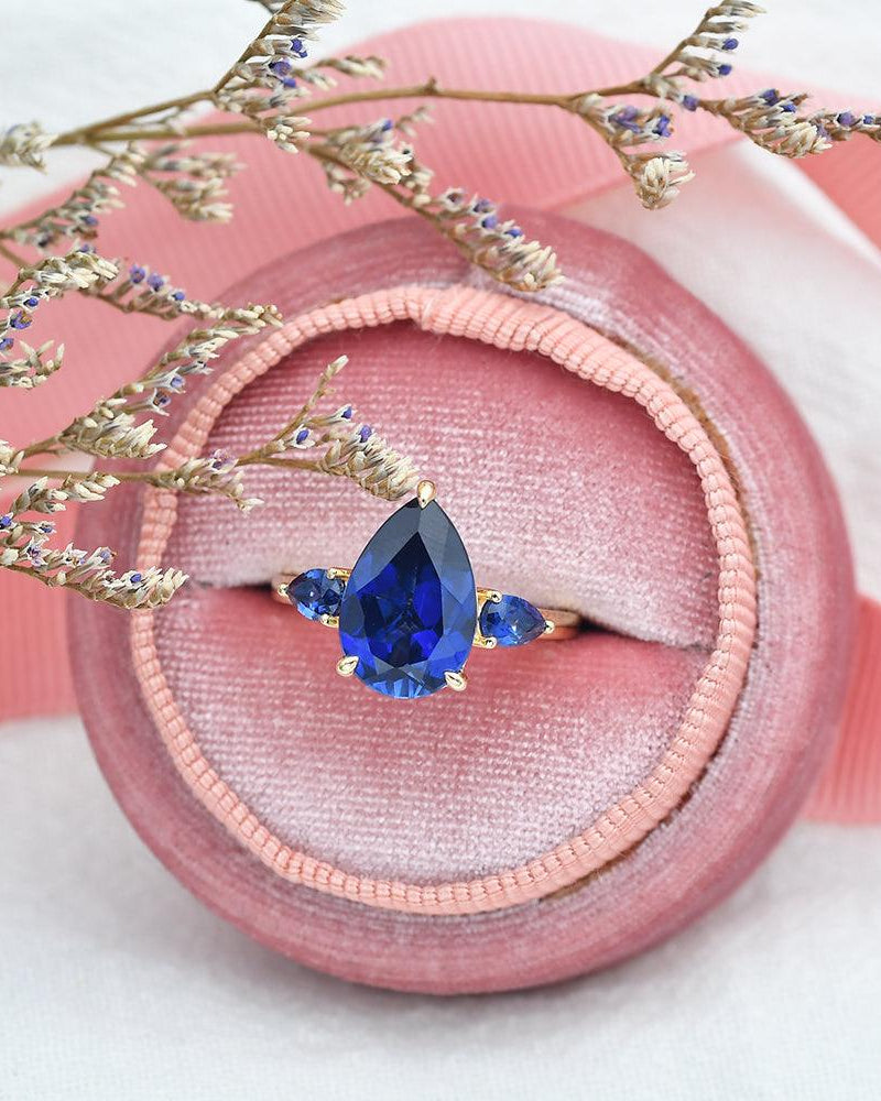 Pear Shaped Sapphire Three-stone Ring - Felicegals 丨Wedding ring 丨Fashion ring 丨Diamond ring 丨Gemstone ring-Rings-Felicegals 丨Wedding ring 丨Fashion ring 丨Diamond ring 丨Gemstone ring
