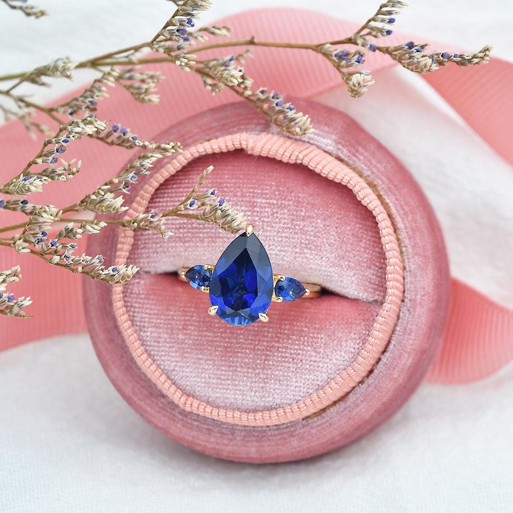 Pear Shaped Sapphire Three-stone Ring - Felicegals 丨Wedding ring 丨Fashion ring 丨Diamond ring 丨Gemstone ring-Rings-Felicegals 丨Wedding ring 丨Fashion ring 丨Diamond ring 丨Gemstone ring