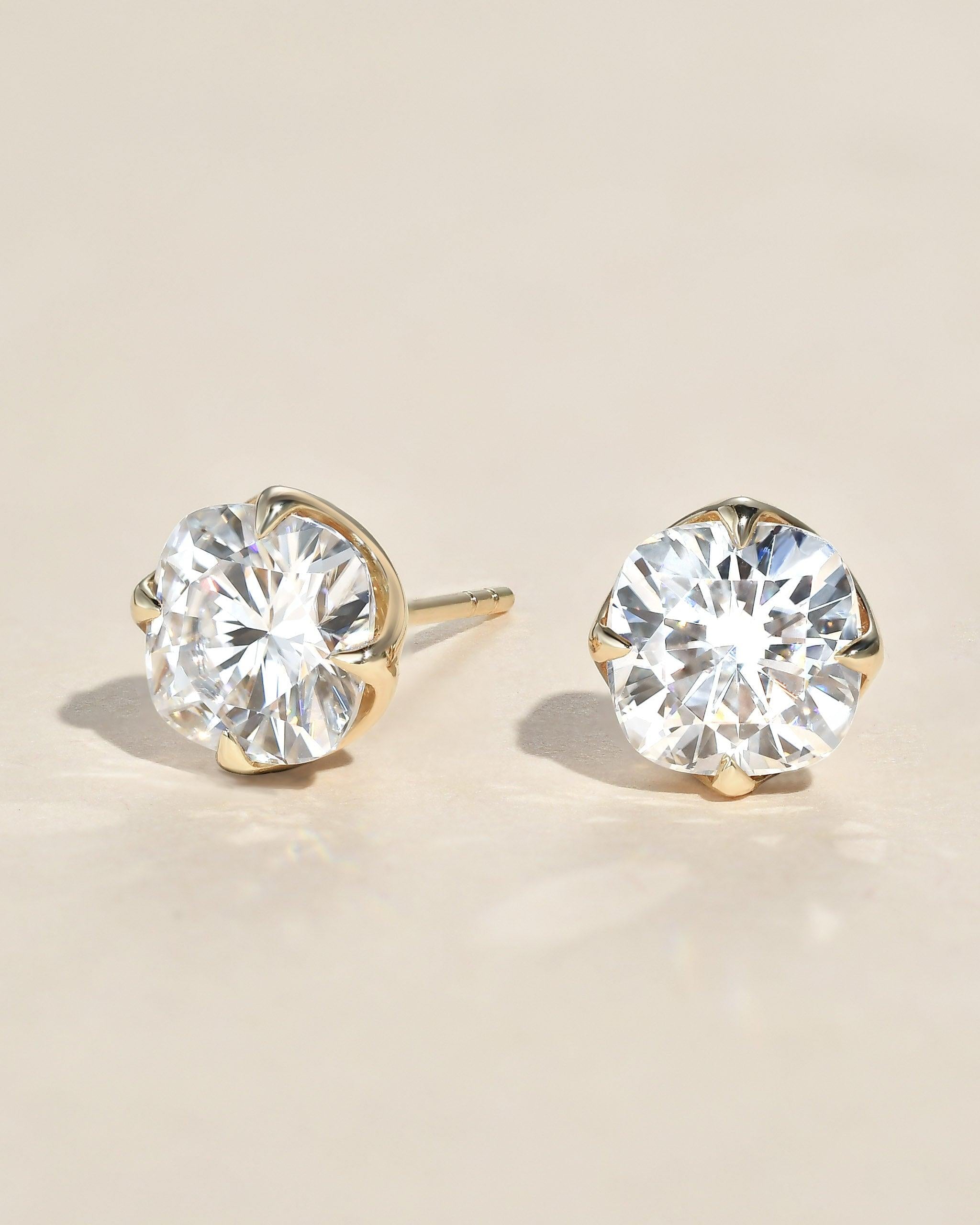 Round Cut Classic 4-prong Solitaire Gold Studs Set 2pcs - Felicegals 丨Wedding ring 丨Fashion ring 丨Diamond ring 丨Gemstone ring