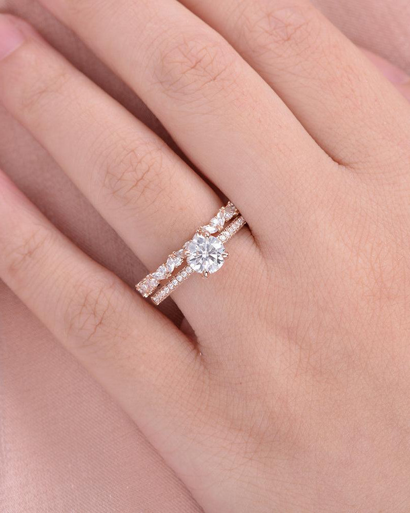 Felicegals 1ct Round Cut Moissanite Ring Set 2pcs - Felicegals 丨Wedding ring 丨Fashion ring 丨Diamond ring 丨Gemstone ring-Jewelry-Felicegals 丨Wedding ring 丨Fashion ring 丨Diamond ring 丨Gemstone ring