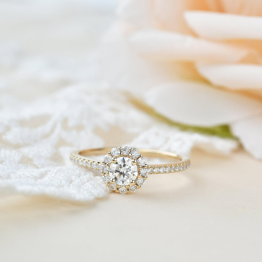 Round Shaped Moissanite Halo Ring - Felicegals 丨Wedding ring 丨Fashion ring 丨Diamond ring 丨Gemstone ring--Felicegals