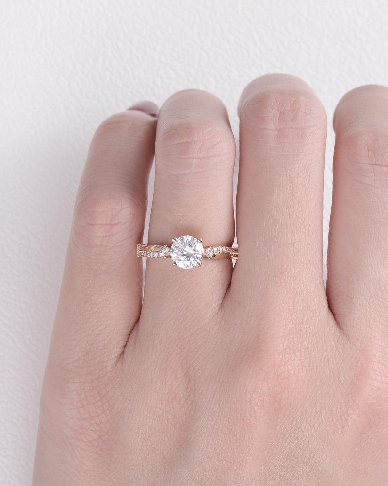 4 Prongs Moissanite Cluster Ring - Felicegals