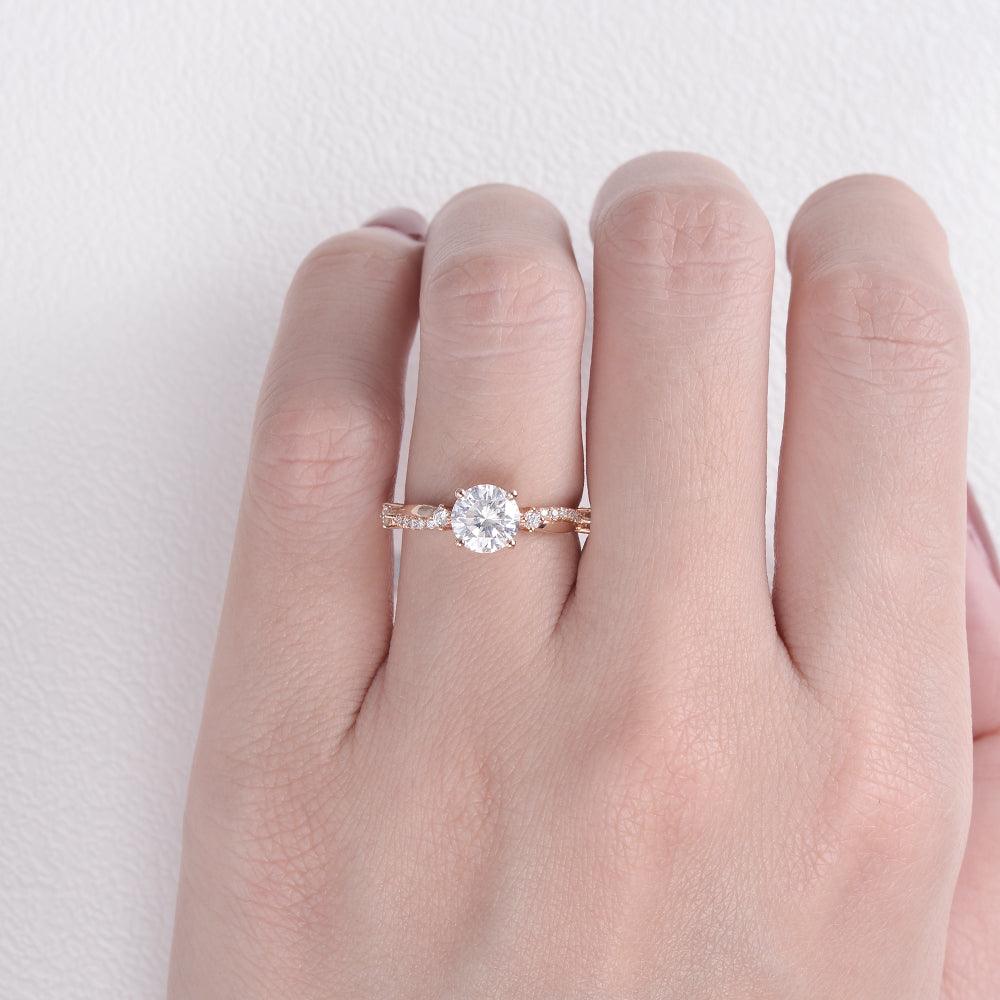 4 Prongs Moissanite Cluster Ring - Felicegals